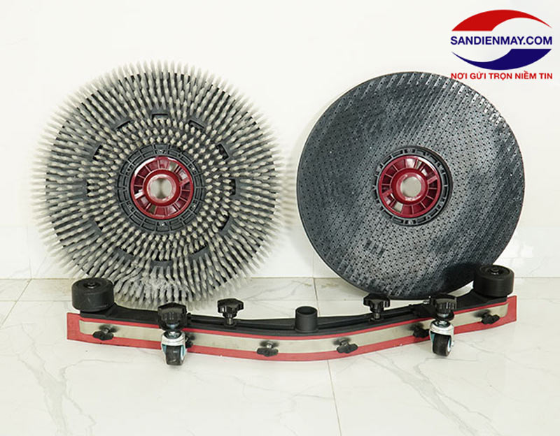 Những phụ kiện của máy chà sàn ngồi lái khá dễ tìm